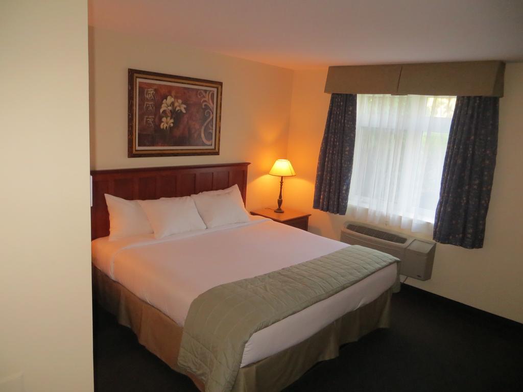 Hotel St-Bernard Saint-Bernard-de-Lacolle Værelse billede