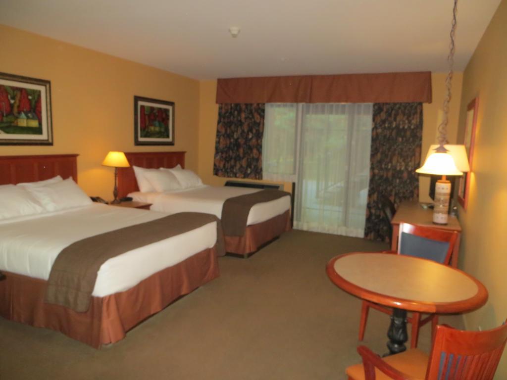 Hotel St-Bernard Saint-Bernard-de-Lacolle Værelse billede