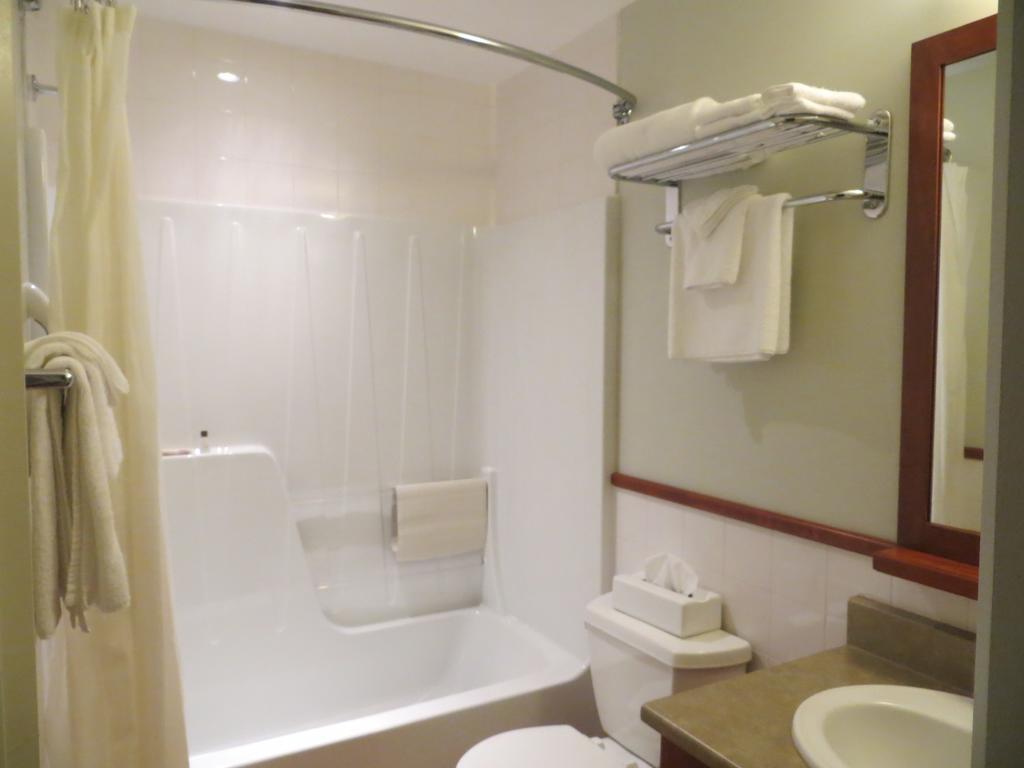 Hotel St-Bernard Saint-Bernard-de-Lacolle Værelse billede