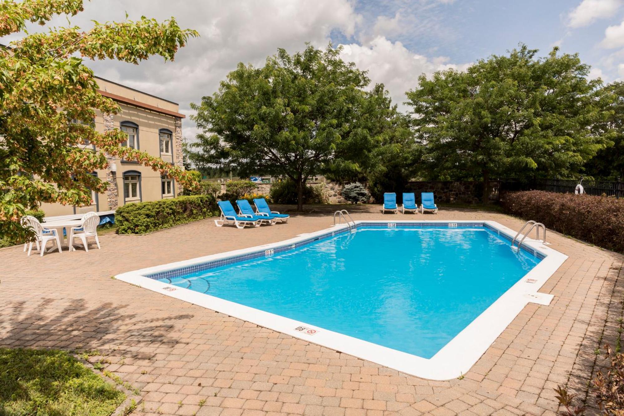Hotel St-Bernard Saint-Bernard-de-Lacolle Eksteriør billede
