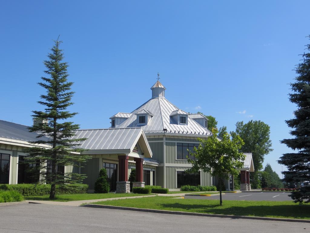 Hotel St-Bernard Saint-Bernard-de-Lacolle Eksteriør billede